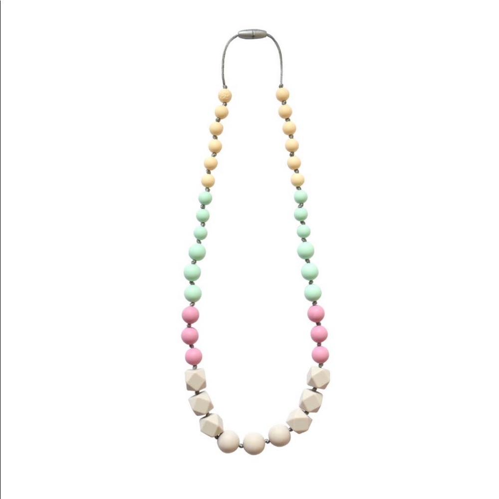 Itzy ritzy Jade mauve teething necklace